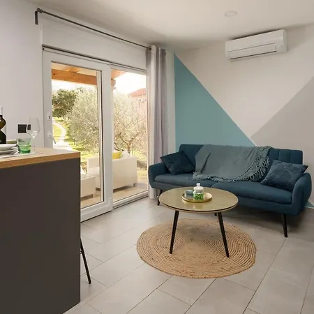 Elena Tia Apartment *
