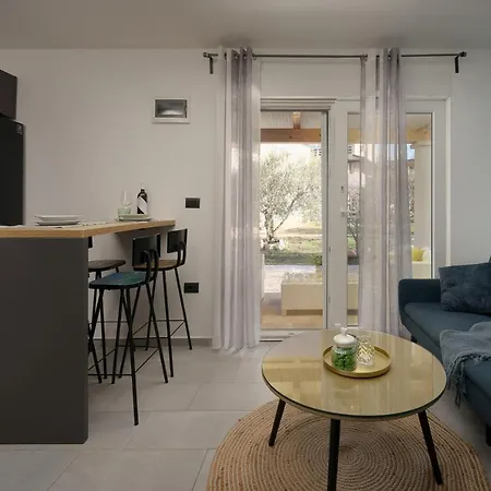 Apartment Elena Tia