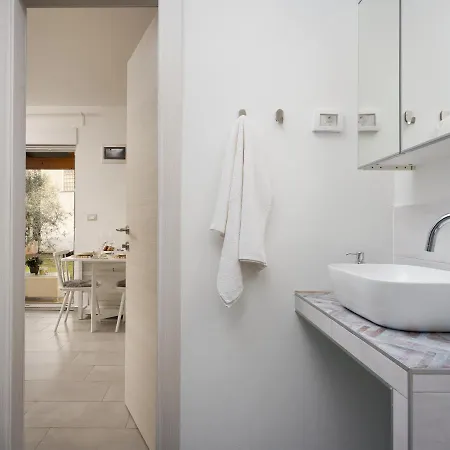 Elena Tia Apartman